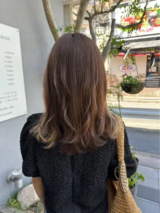 セミロング カラー U-AMBOISE ユーアンボワーズのヘアスタイル