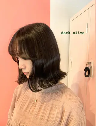 ミディアム カラー annuy MIHANAのヘアスタイル