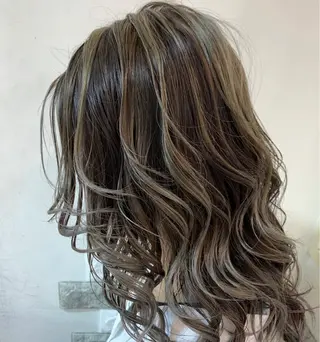 ミディアム mimiiy梅田 中崎町ハイトーンのヘアスタイル