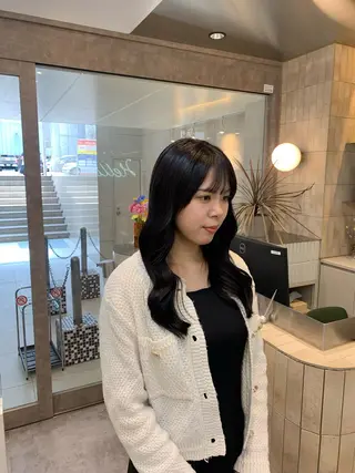 ミディアム Hello by Sea所属・レイヤー/艶髪/ボブ /くびれ/伊藤　勇司のヘアスタイル