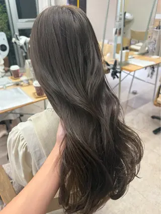 ロング カラー 辺見 葵のヘアスタイル