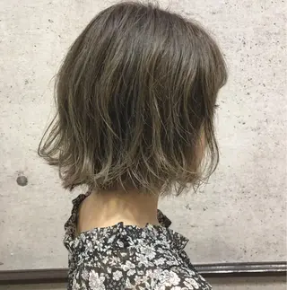 ショート カラー 江原 彩華のヘアスタイル