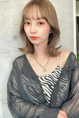 ミディアム レイヤーカット、 大人可愛い　中村美羅のヘアスタイル