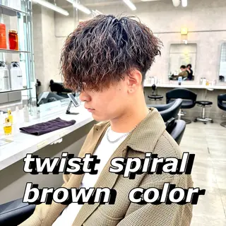 ミディアム パーマ ヘアアレンジ メンズ 顔まわりカット の達人のヘアスタイル