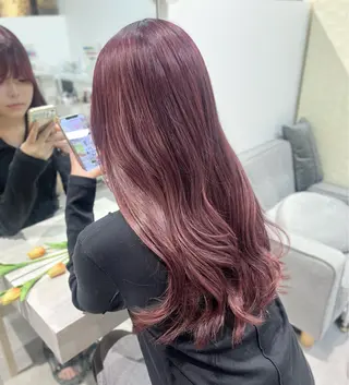 ロング カラー 八尾 幸那のヘアスタイル