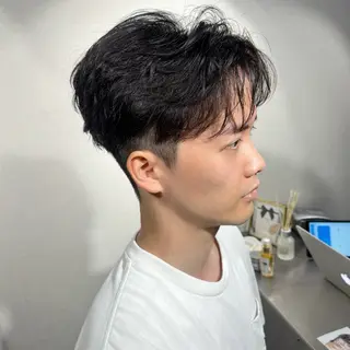 メンズ 表参道フェザーパーマ ニュアンスパーマのヘアスタイル