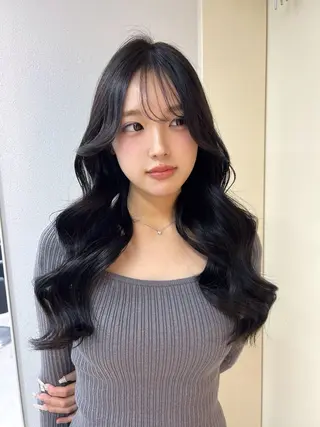 ロング maya レイヤーカットのヘアスタイル