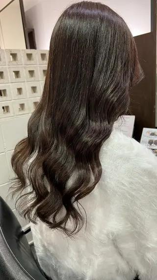 ロング 西村 美月のヘアスタイル