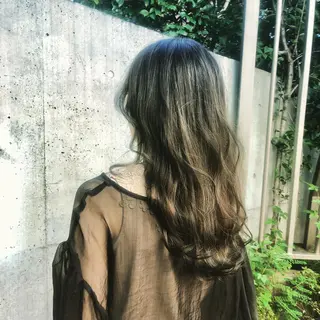 セミロング 韓国風/小顔レイヤー /艶カラーのヘアスタイル