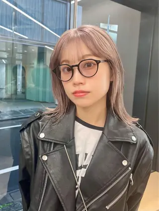 ミディアム カラー カット・ブリーチ TAIGAのヘアスタイル