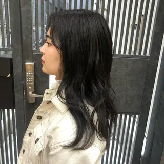 ロング カラー ウルフカット／吉村 桃子のヘアスタイル