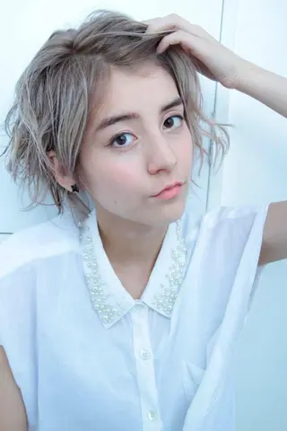 ショート カラー 江崎 わか子のヘアスタイル