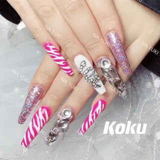 ネイル 🦋 Queenieのネイルデザイン