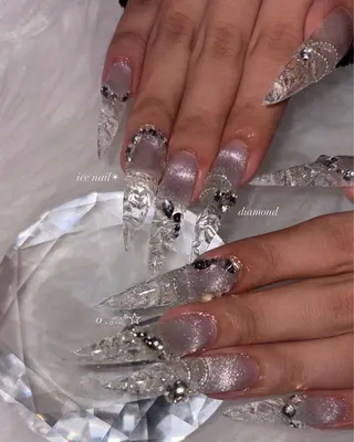 ロング reve所属・渡邊 ゆめののネイルデザイン