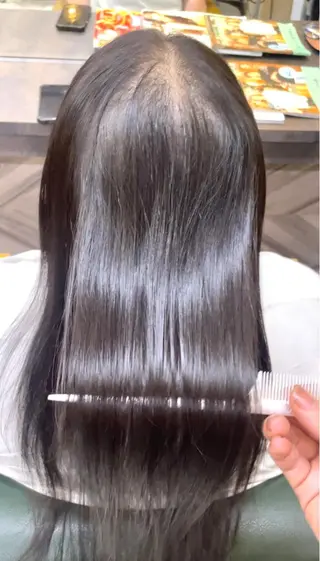 ロング CAROS　atelier所属・安倍 辰哉のヘアスタイル