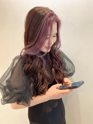 ロング カラー 梅田ハイトーン チダ ヒナノのヘアスタイル