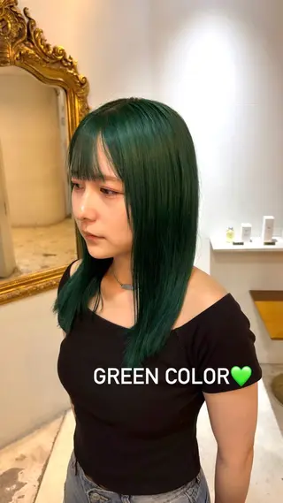 セミロング 🩶ハイトーン🖤 URARAのヘアスタイル