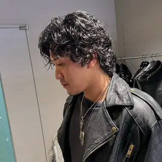 ミディアム パーマ ヘアアレンジ メンズ 顔まわりカット の達人のヘアスタイル