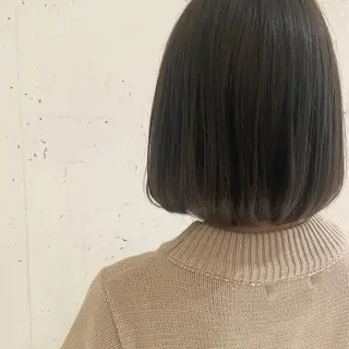 ショート カラー カジュアルを女っぽく 𝗮𝘆𝗮𝗰𝗼のヘアスタイル