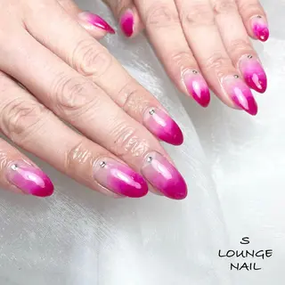 ミディアム S LOUNGE NAIL所属・パーツたくさん🍓 SUMIのネイルデザイン