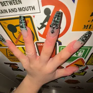 ネイル 🪐富島彩夏 /海外nail🪐のネイルデザイン