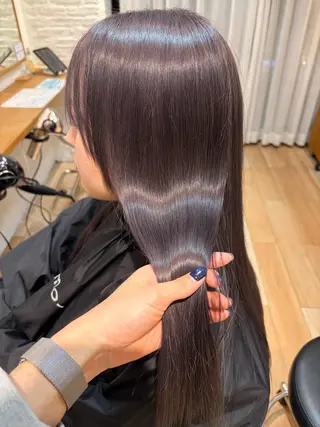 ロング カラー ミルクティー× グレージュMOMOのヘアスタイル