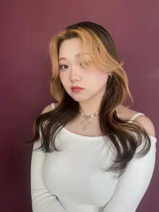 セミロング カラー 美白透明感カラー 🤍／kazukiのヘアスタイル