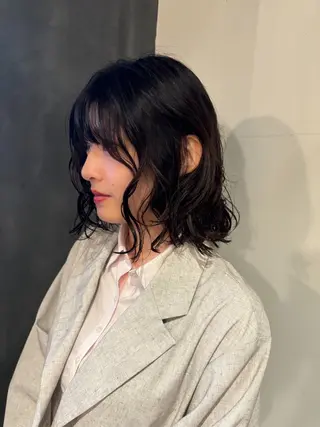 ミディアム ウシロダ メグミのヘアスタイル