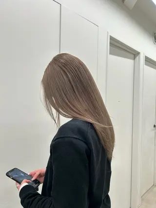 カラー moeka 表参道のヘアスタイル