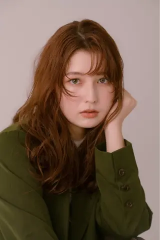 ロング カラー KYARA HALF 【アカデミー】のヘアスタイル