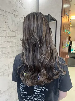 ロング カラー ハイライトカラー＆ ダブルカラー　田口のヘアスタイル