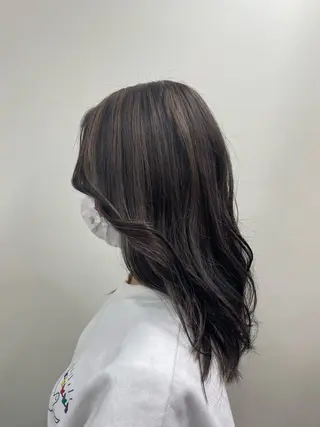 カラー 手塚 由佳のヘアスタイル