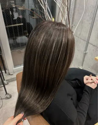 カラー りお/艶カラ ー/レイヤーカットのヘアスタイル