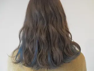 セミロング カラー パーマ ヘアアレンジ メンズハイトーン メンズバレイヤージュのヘアスタイル