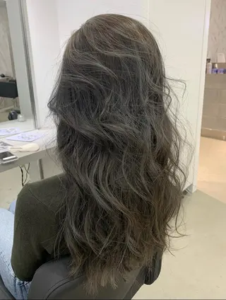 ロング karin💋海外 バタフライカットのヘアスタイル