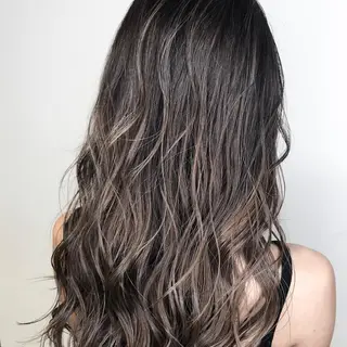 セミロング カラー AMI Hair  supply所属・髪質改善カラー 韓国風レイヤーのヘアスタイル