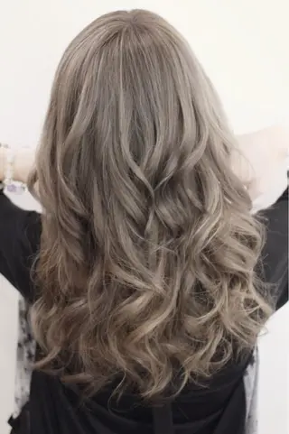 ロング カラー パーマ 大阪レミーエクステ チビ編み込みのヘアスタイル