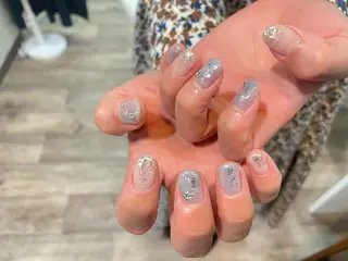 ネイル R'well所属・はばすみれ🎀ﾈｲﾙ 光ﾌｪｲｼｬﾙ ﾍｱのネイルデザイン