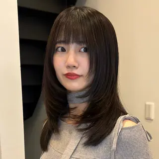 セミロング みさき/レイヤー/ハ イトーン指名No.1のヘアスタイル