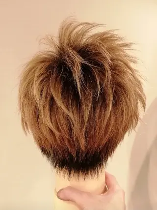 ショート カラー D/i所属・D/i |Y/no. 〈夜スパ17時〜〉のヘアスタイル