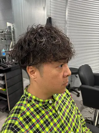 パーマ メンズ 波巻き/ツイスパ/ 短髪/鈴木俊也のヘアスタイル