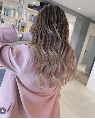 カラー YUME/ ブリーチ／ハイライトのヘアスタイル