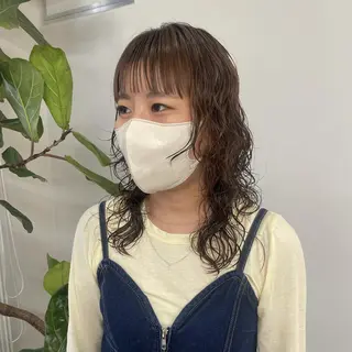 セミロング DEE okazakiのヘアスタイル