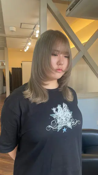 ミディアム カラー moe🥣ﾚｲﾔｰ ｶｯﾄ/透明感ｶﾗｰのヘアスタイル