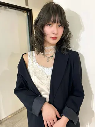 ミディアム カラー mizuki/ピンク ベージュ.レイヤーのヘアスタイル