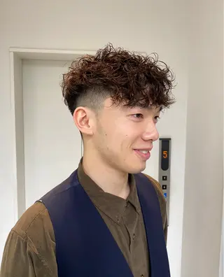 ショート パーマ メンズ 石毛 大翔のヘアスタイル