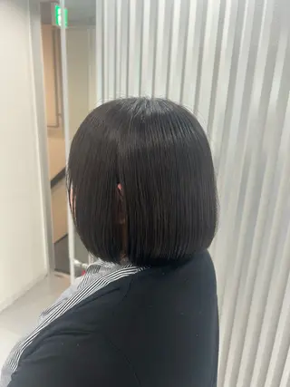 ショート あやめ🪽 オリーブ/ハイトーンのヘアスタイル