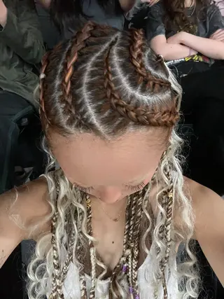 セミロング ヘアアレンジ コーンロウ／ブレイズ SYUのヘアスタイル