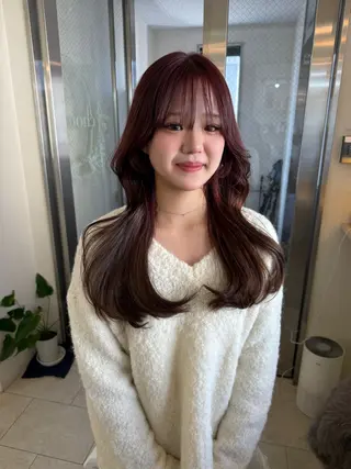 ロング Maho/海外 レイヤー/ハイトーンのヘアスタイル