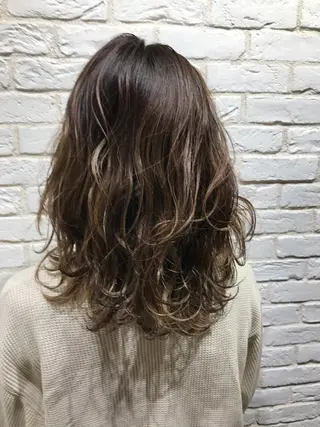 ミディアム カラー UMEDA FIGAROのヘアスタイル